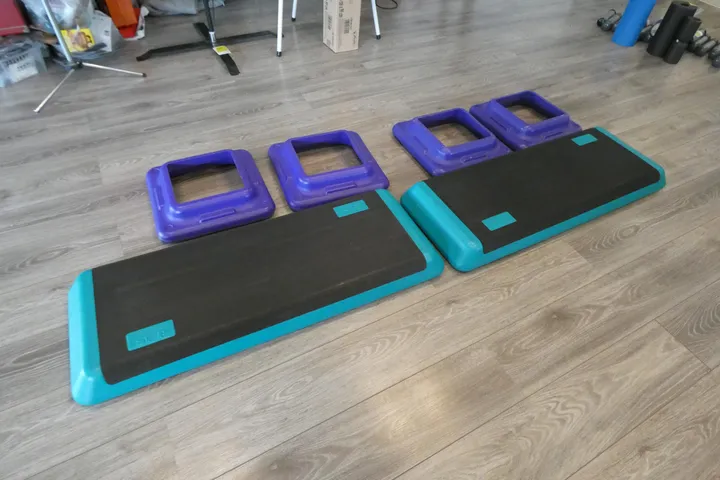 2x the Step-Aerobic-Board mit 4x Erhöhungen, türkis/lila